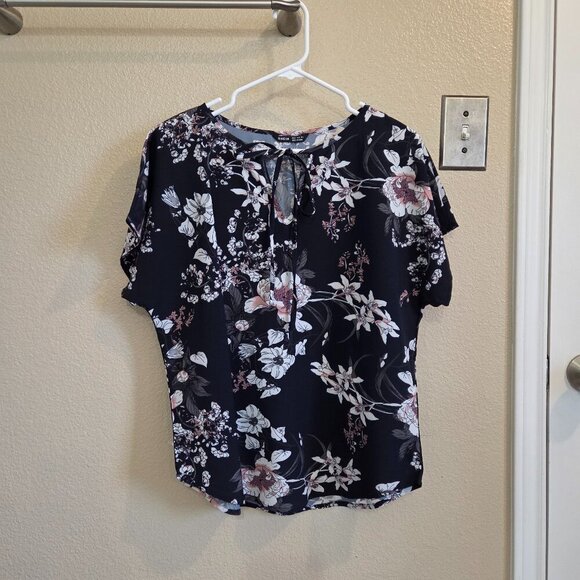 Shein Tie Neck Botanical Floral Short Sleeve Black Top Sz Med Business Career - Picture 2 of 7